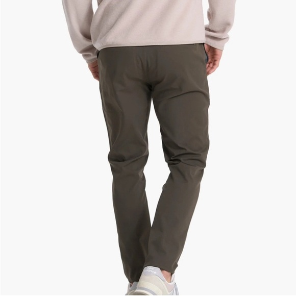 Vuori Cascade Tech Chino Pant Men's Chino Pants Dark Oregano size 38 - Picture 2 of 11